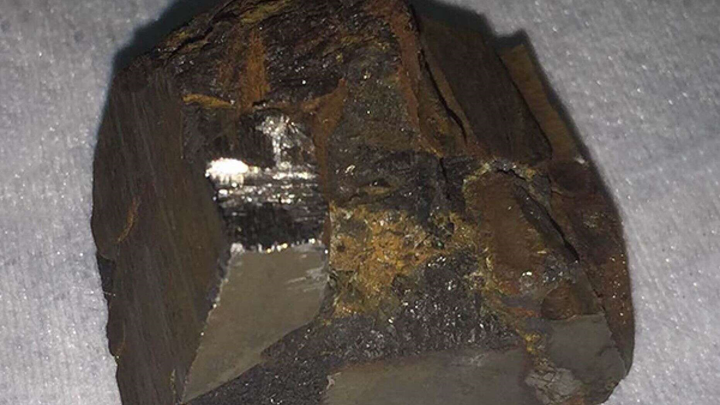 Lần đầu tiên phát hiện vật liệu siêu dẫn ngoài Trái Đất - 1