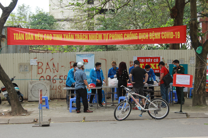 Ảnh: Trà sữa, rượu Soju, thuốc lá... bị từ chối khi đưa vào khu cách ly - 4