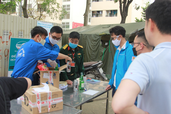 Ảnh: Trà sữa, rượu Soju, thuốc lá... bị từ chối khi đưa vào khu cách ly - 7