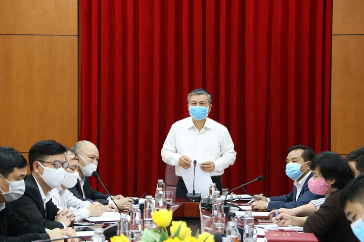 Bộ Nội vụ cấm cán bộ mang đồ dùng cá nhân đến phòng làm việc để phòng Covid-19 - 1