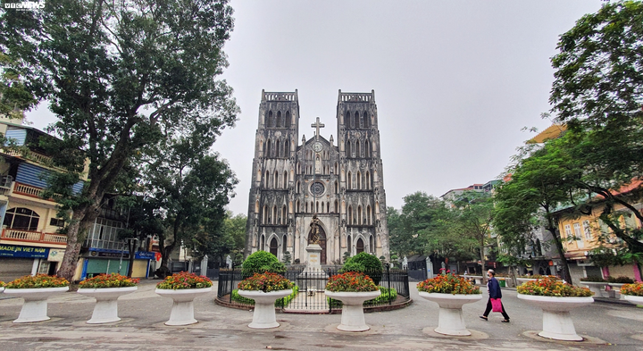 Ảnh: Quán xá đóng cửa, phố phường Hà Nội ngủ yên giữa mùa dịch - 9