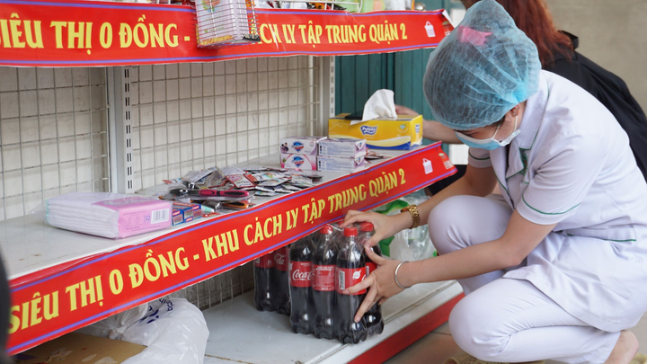 'Siêu thị 0 đồng' phục vụ 24/24h ở khu cách ly Quận 2 - 3