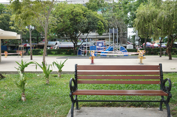 Ảnh: Công viên TP.HCM đồng loạt phong tỏa khu vui chơi trẻ em, khu tập thể dục - 3