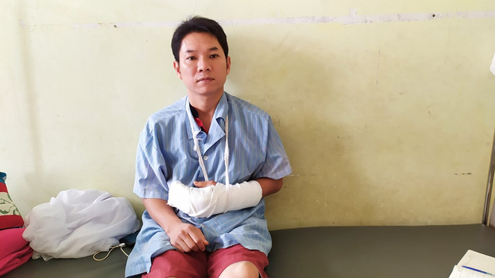 Thiếu tá công an bị con nghiện chém đứt gân tay - 1