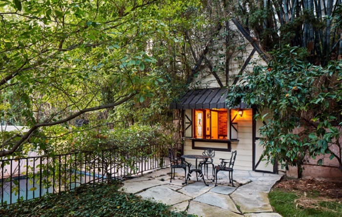 Biệt thự có một không hai của vũ nữ thoát y Dita Von Teese - 10