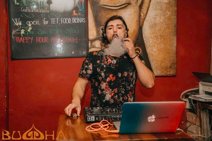 Quán ăn chơi cần bỏ tên Đức Phật kẻo gánh nghiệp báo - 2