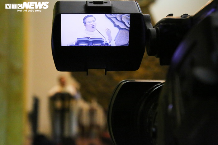 Cận cảnh nhà thờ Thái Hà phát livestream thánh lễ ngăn Covid-19 - 2