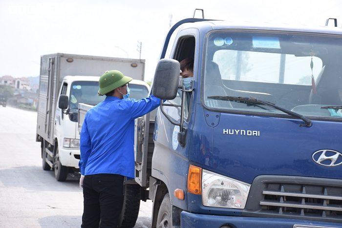 Giáo viên, thanh niên Quảng Ninh tình nguyện 'cắm chốt' phòng dịch Covid-19 - 3