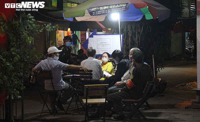 Ảnh: Hải Phòng kiểm tra thân nhiệt tất cả người ra vào thôn xóm - 13