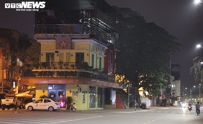 Ảnh: Hải Phòng kiểm tra thân nhiệt tất cả người ra vào thôn xóm - 15