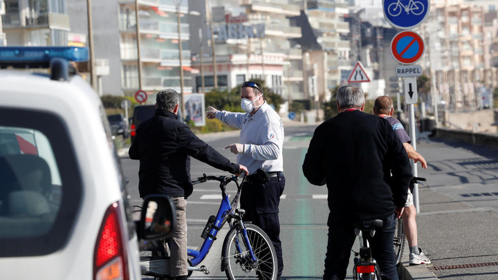 Các nước phạt nặng người chống lệnh phong tỏa ngừa Covid-19 thế nào? - 2