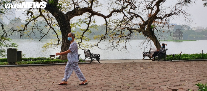 Ảnh: Quán xá đóng cửa, phố phường Hà Nội ngủ yên giữa mùa dịch - 8