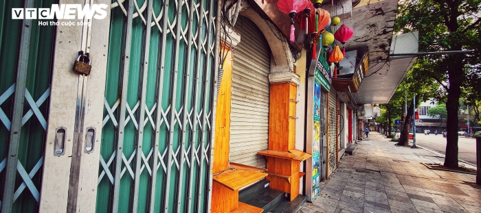 Ảnh: Quán xá đóng cửa, phố phường Hà Nội ngủ yên giữa mùa dịch - 12