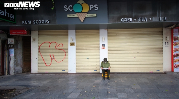 Ảnh: Quán xá đóng cửa, phố phường Hà Nội ngủ yên giữa mùa dịch - 3