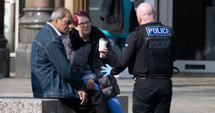 Các nước phạt nặng người chống lệnh phong tỏa ngừa Covid-19 thế nào? - 3