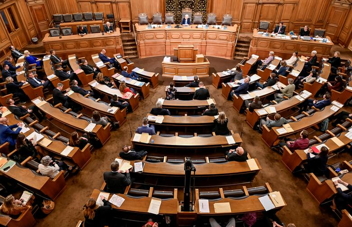 Ảnh: Thế giới 'giãn cách xã hội' ngăn đại dịch Covid-19 lây lan - 18