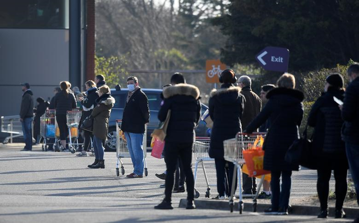 Ảnh: Thế giới 'giãn cách xã hội' ngăn đại dịch Covid-19 lây lan - 19