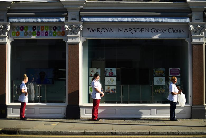 Ảnh: Thế giới 'giãn cách xã hội' ngăn đại dịch Covid-19 lây lan - 4