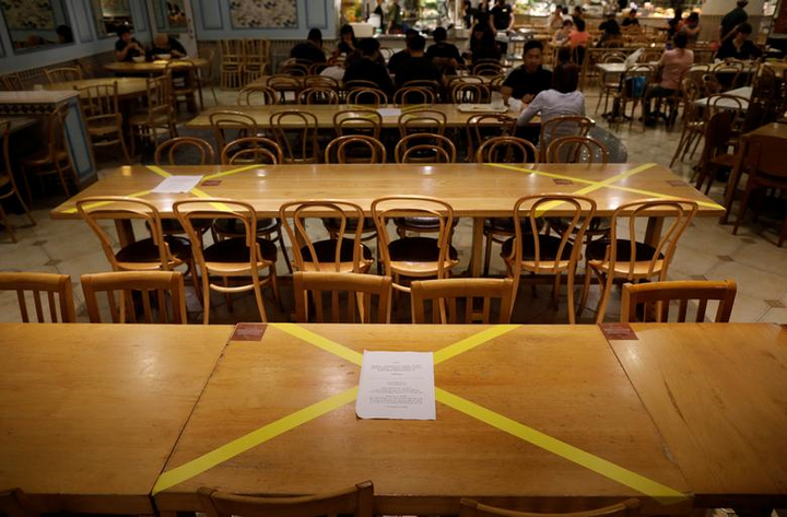 Ảnh: Thế giới 'giãn cách xã hội' ngăn đại dịch Covid-19 lây lan - 8