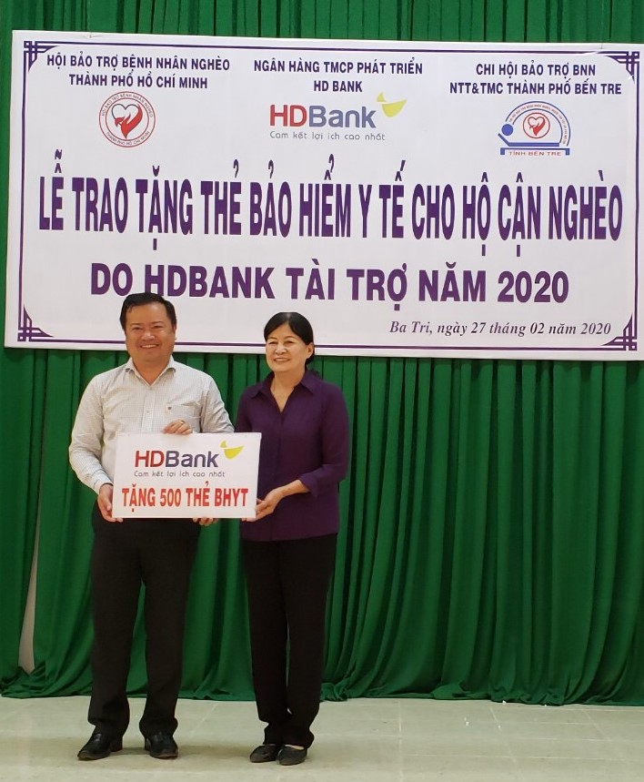 HDBank tặng 600 thẻ BHYT cho bà con Bến Tre - 2