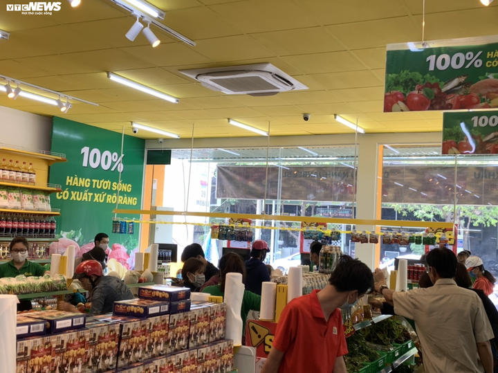 Siêu thị ở Buôn Ma Thuột vượt lệnh 'cấm' vẫn tổ chức khai trương - 7