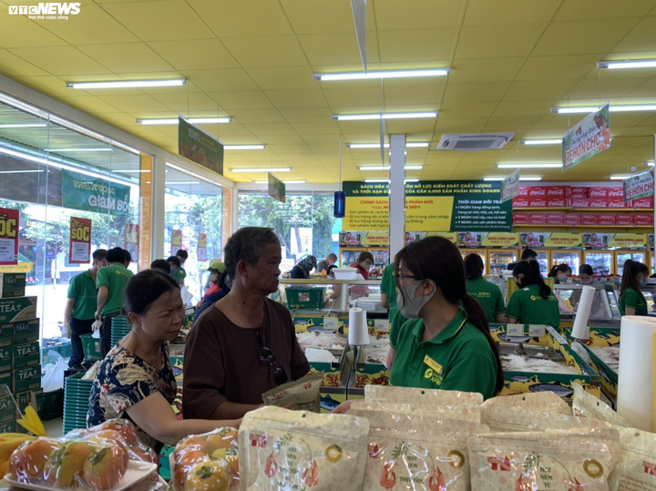 Siêu thị ở Buôn Ma Thuột vượt lệnh 'cấm' vẫn tổ chức khai trương - 6