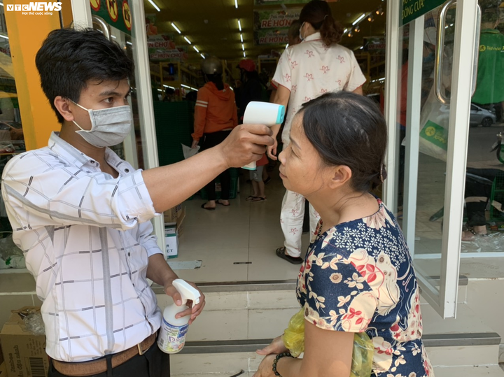 Siêu thị ở Buôn Ma Thuột vượt lệnh 'cấm' vẫn tổ chức khai trương - 4