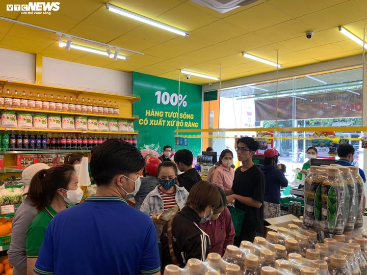 Siêu thị ở Buôn Ma Thuột vượt lệnh 'cấm' vẫn tổ chức khai trương - 5