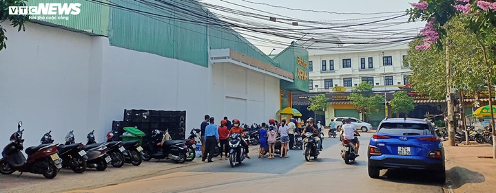 Siêu thị ở Buôn Ma Thuột vượt lệnh 'cấm' vẫn tổ chức khai trương - 3