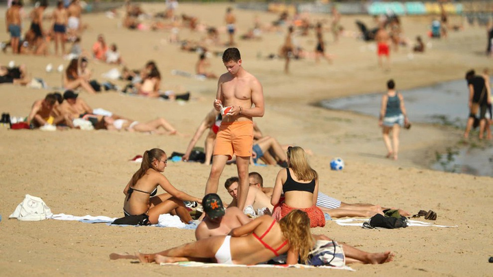 Hơn 3.200 ca lây nhiễm, thanh niên Australia vẫn chủ quan với Covid-19 - 1