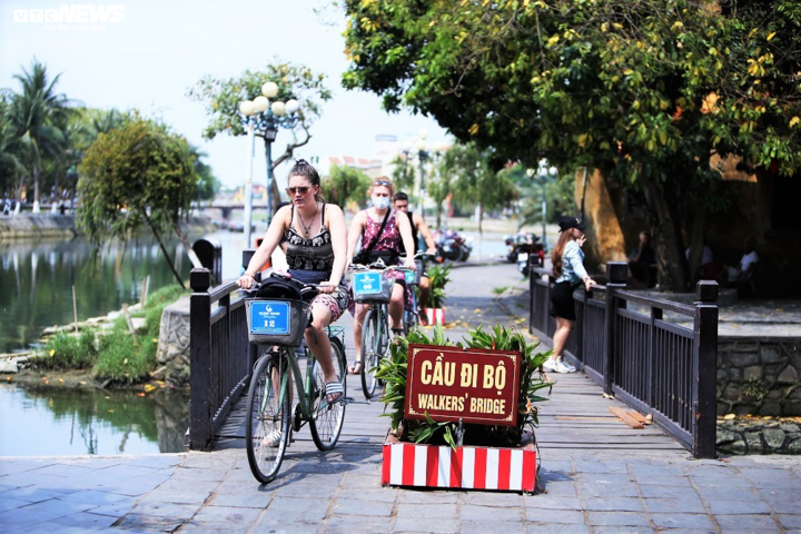 Quảng Nam tạm dừng đón khách du lịch - 1