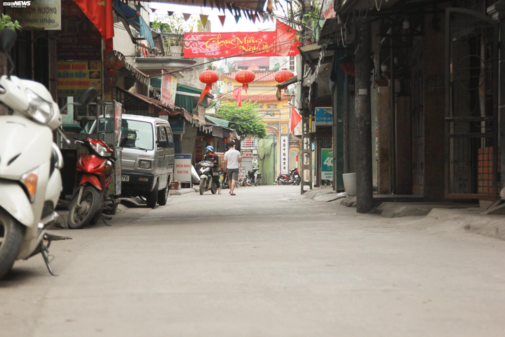 Hàng quán ngoại thành Hà Nội vắng vẻ lạ thường sau lệnh cấm của Chính phủ - 3