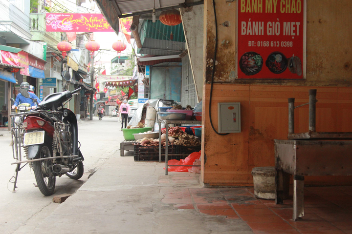 Hàng quán ngoại thành Hà Nội vắng vẻ lạ thường sau lệnh cấm của Chính phủ - 5