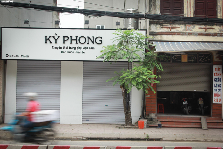 Hàng quán ngoại thành Hà Nội vắng vẻ lạ thường sau lệnh cấm của Chính phủ - 10