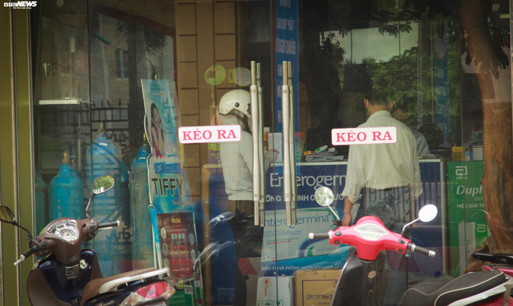 Hàng quán ngoại thành Hà Nội vắng vẻ lạ thường sau lệnh cấm của Chính phủ - 13