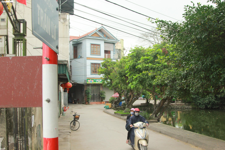 Hàng quán ngoại thành Hà Nội vắng vẻ lạ thường sau lệnh cấm của Chính phủ - 1