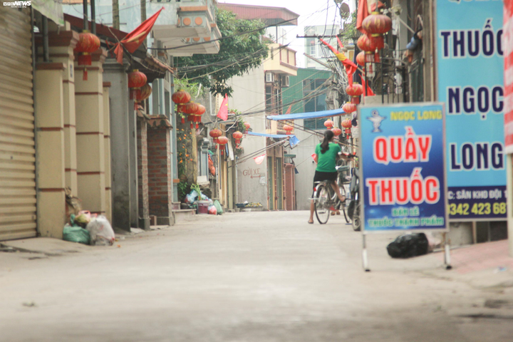 Hàng quán ngoại thành Hà Nội vắng vẻ lạ thường sau lệnh cấm của Chính phủ - 2