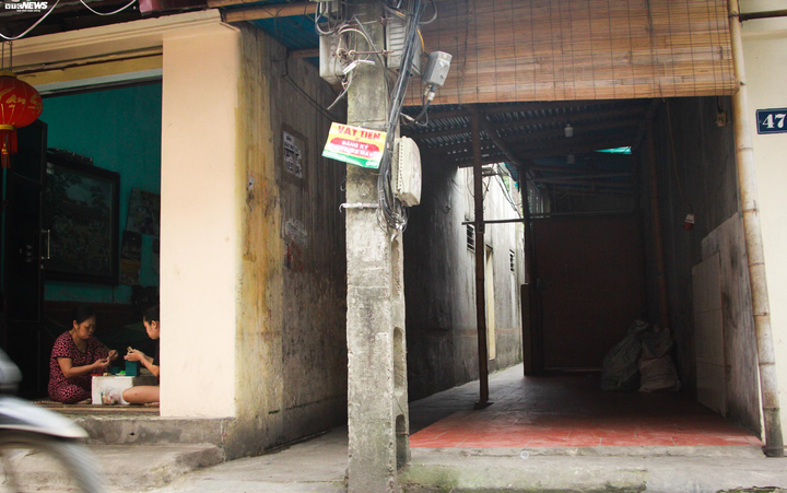 Hàng quán ngoại thành Hà Nội vắng vẻ lạ thường sau lệnh cấm của Chính phủ - 4
