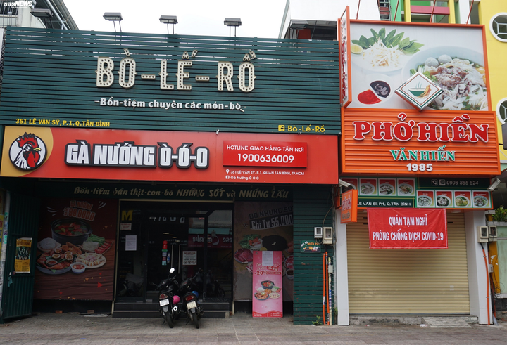 Phớt lờ lệnh cấm, quán cà phê ở TP.HCM vẫn mở cửa phục vụ khách tại chỗ - 2