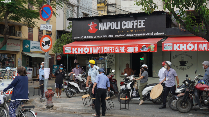 Phớt lờ lệnh cấm, quán cà phê ở TP.HCM vẫn mở cửa phục vụ khách tại chỗ - 5