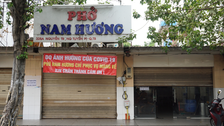 Phớt lờ lệnh cấm, quán cà phê ở TP.HCM vẫn mở cửa phục vụ khách tại chỗ - 6