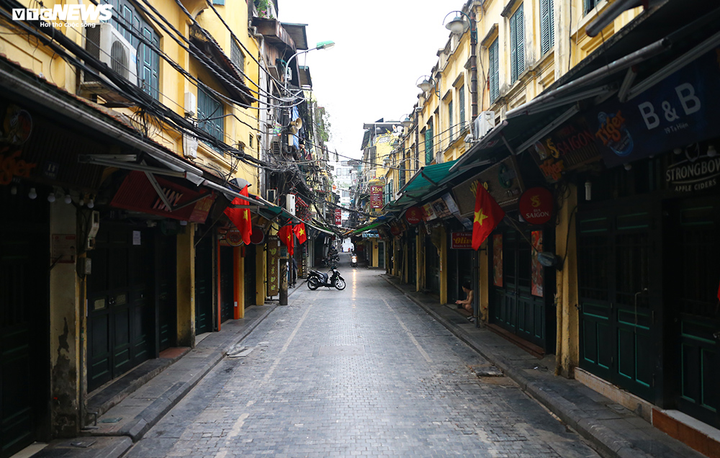 Hà Nội vắng lặng như Tết ngày đầu thực hiện cao điểm chống dịch Covid-19 - 3