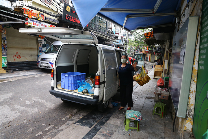 Hà Nội vắng lặng như Tết ngày đầu thực hiện cao điểm chống dịch Covid-19 - 5