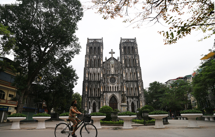 Hà Nội vắng lặng như Tết ngày đầu thực hiện cao điểm chống dịch Covid-19 - 1