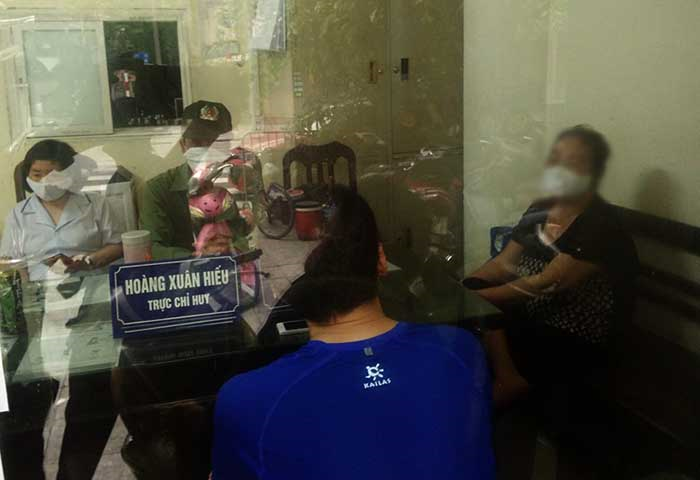 Cố tình không đeo khẩu trang, 4 người đi tập thể dục bị mời lên phường - 1