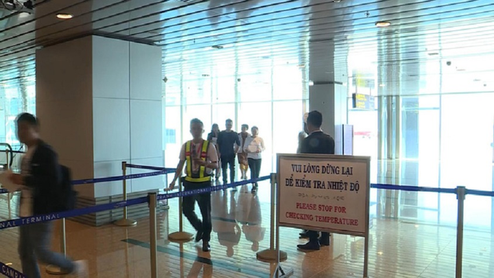 Bộ Ngoại giao khuyến cáo công dân tạm thời không di chuyển và trở về Việt Nam - 1