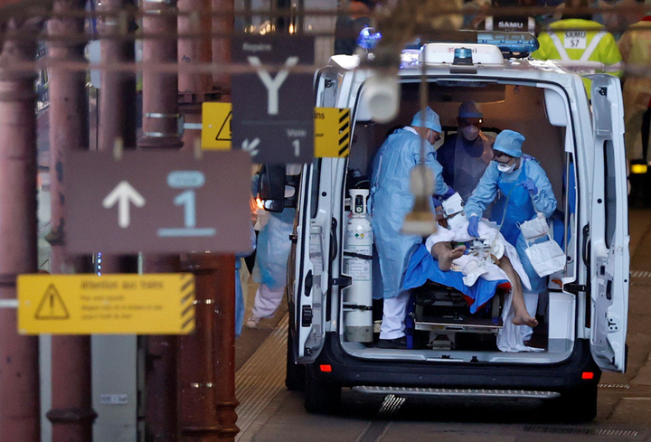 Cái chết của cô gái trẻ nhiễm virus corona và lời cảnh tỉnh cho toàn nước Pháp - 1