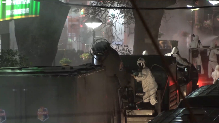 Ảnh: Gần 70 chiến sĩ phun khử trùng tiêu độc toàn bộ Bệnh viện Bạch Mai - 7