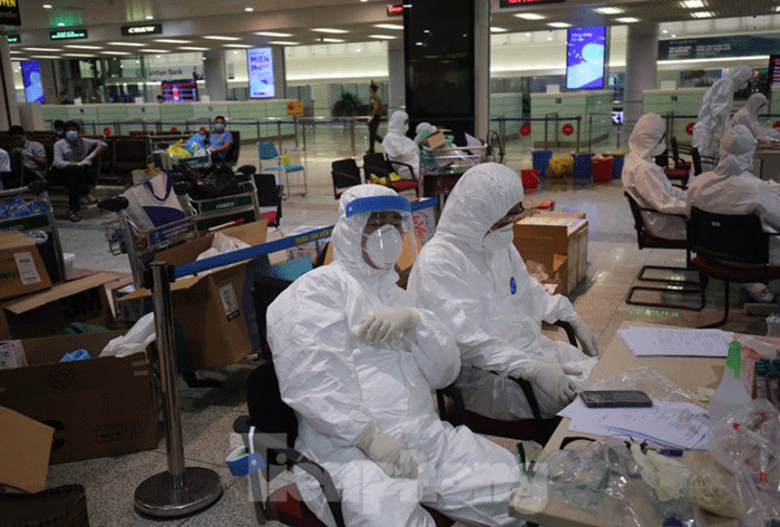 Sinh viên ngành Y chống dịch Covid-19: 3h chiều ăn bữa trưa, 2 giờ sáng ăn tối - 1