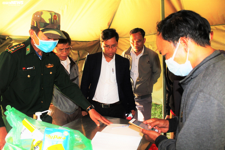 Chống dịch Covid-19, lính biên phòng túc trực 24/24 dọc biên giới Việt - Lào - 8